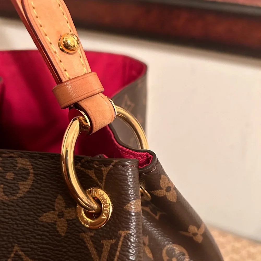 Louis Vuitton Graceful Bag ( Authentic) - Picture 2 of 14